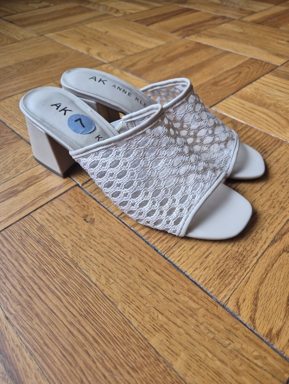 Anne Klein Beige Lace Open-Toe Block Heel Mules. Size 7 NWOB